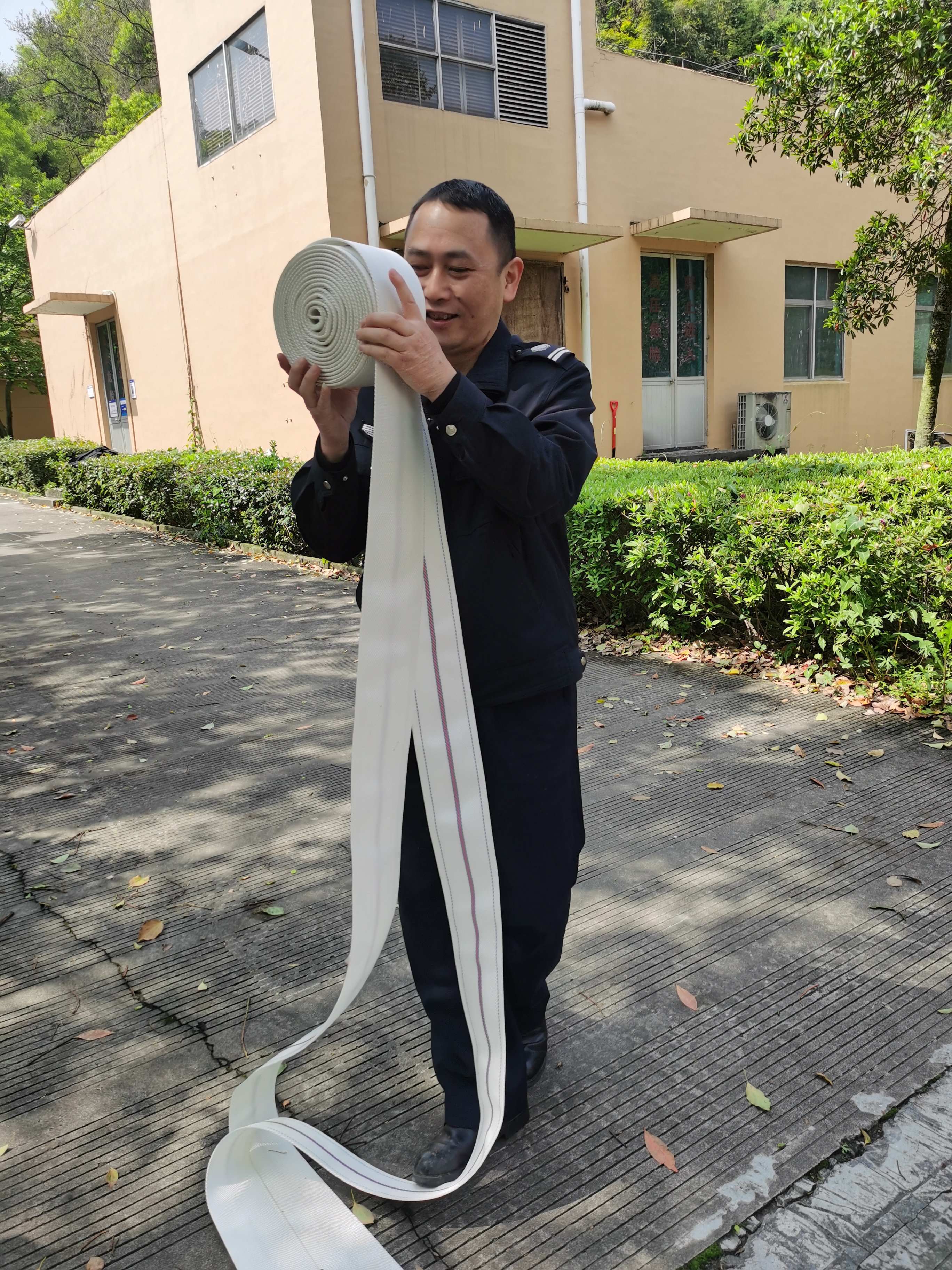 1681342904338611.jpg 2023.04.12隊(duì)員們?cè)谑账畮?陳智慧攝.jpg